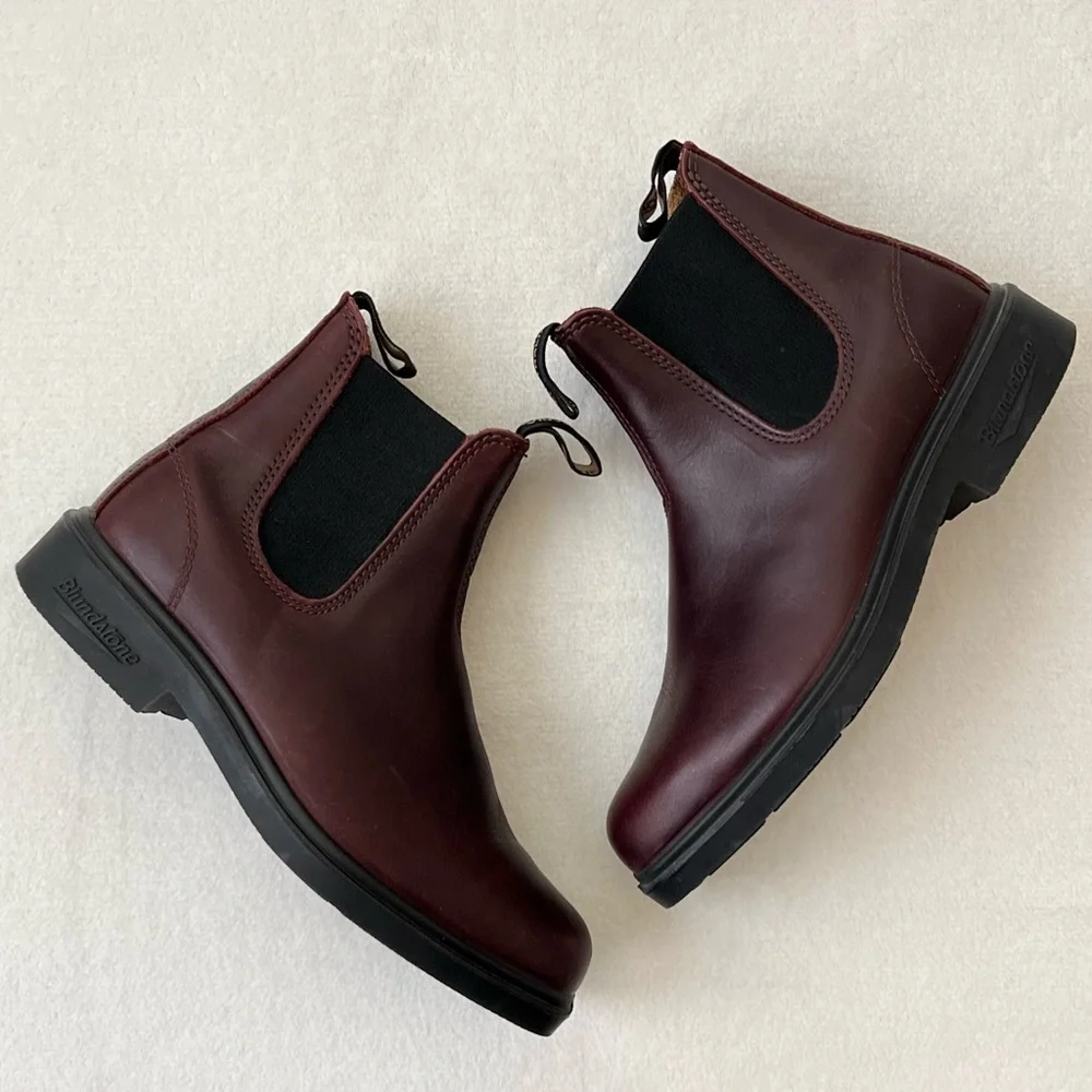 Blundstone Burgundy Chelsea Boots with Black Elastic